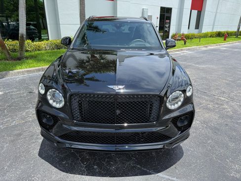 Used 2022 Bentley Bentayga AWD/4WD image 11