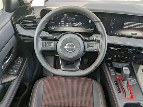 Used 2026 Nissan Kicks SR w/ Illumination Package image 18