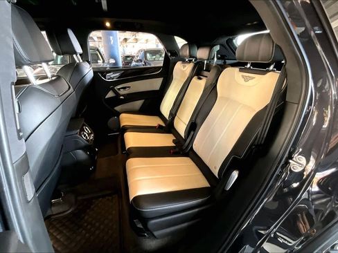 Used 2018 Bentley Bentayga Activity image 19
