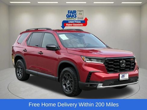 Used 2025 Honda Pilot TrailSport image 1