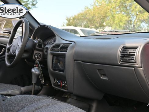 Used 2005 Chevrolet Cavalier Sedan w/ Preferred Equipment Group FWD image 23