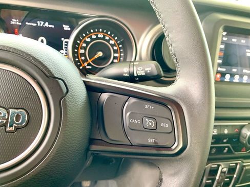 Used 2023 Jeep Gladiator Willys image 31