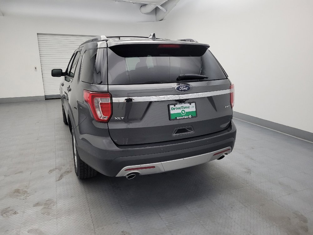 Used 2017 Ford Explorer XLT w/ Equipment Group 202A AWD/4WD image 6