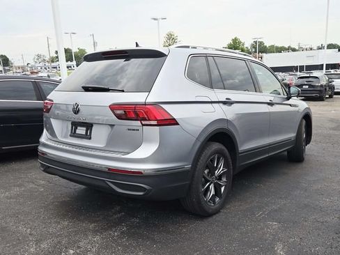 Used 2022 Volkswagen Tiguan SE AWD/4WD image 2