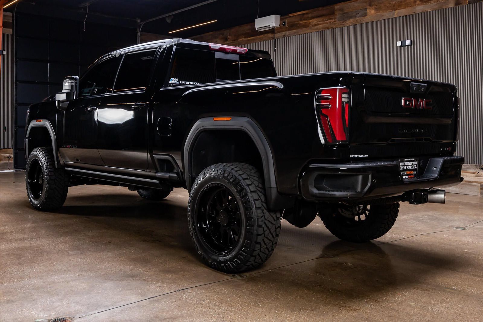 Used 2024 GMC Sierra 2500 AT4 w/ AT4 Premium Plus Package AWD/4WD image 7