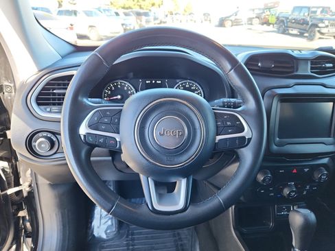 Used 2020 Jeep Renegade Latitude w/ Popular Equipment Group image 9