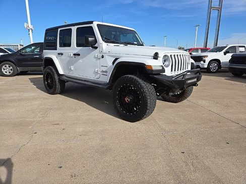 Used 2018 Jeep Wrangler Unlimited Sahara image 15