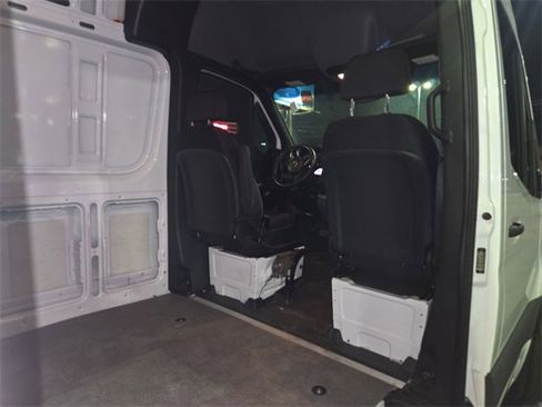 Used 2021 Mercedes-Benz Sprinter 2500 image 12
