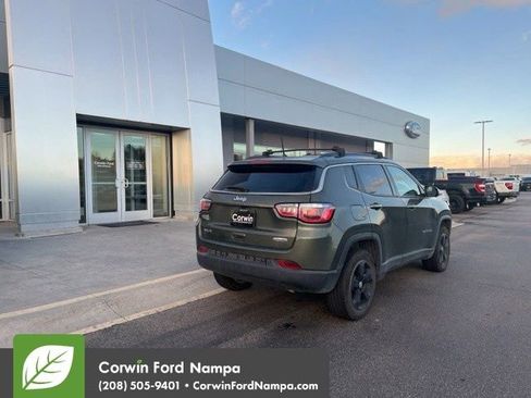 Used 2018 Jeep Compass Latitude AWD/4WD image 9
