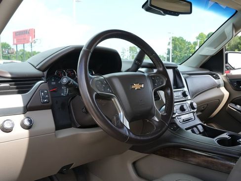 Used 2019 Chevrolet Tahoe LT w/ Luxury Package AWD/4WD image 15