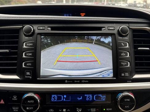 Used 2017 Toyota Highlander Limited image 24