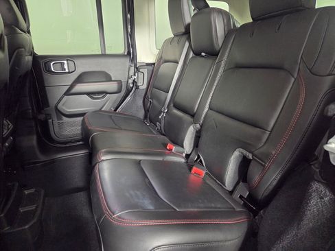 Used 2023 Jeep Wrangler Unlimited Rubicon w/ Cold Weather Group AWD/4WD image 24