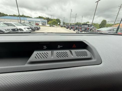 New 2025 Ford Bronco 4-Door image 17