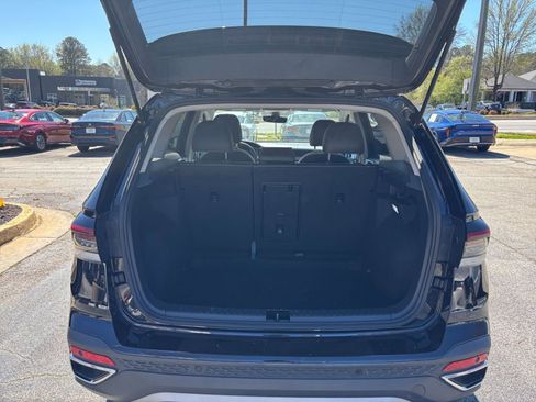 Used 2025 Volkswagen Taos SE image 32