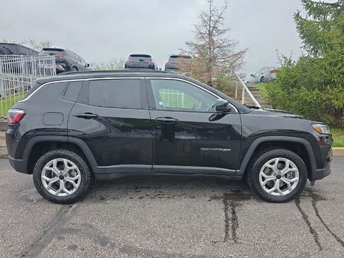 Used 2025 Jeep Compass Latitude w/ Sun & Sound Group image 4