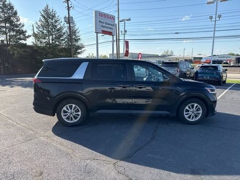 Used 2022 Kia Carnival LX FWD image 8