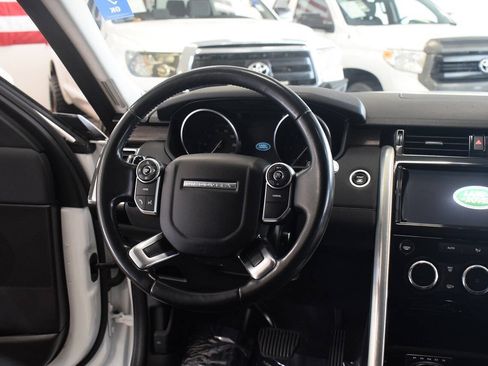 Used 2017 Land Rover Discovery HSE AWD/4WD image 31