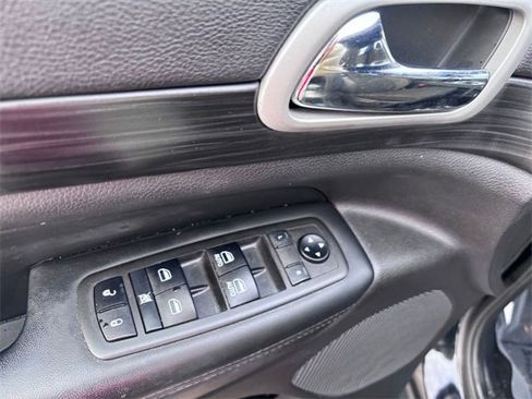 Used 2021 Jeep Grand Cherokee Laredo w/ Security & Convenience Group image 13