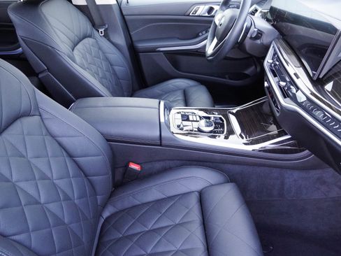 Certified 2024 BMW X7 xDrive40i w/ Executive Package image 8