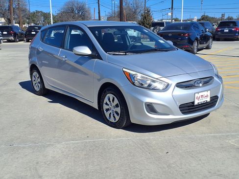 Used 2016 Hyundai Accent SE image 3