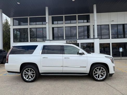 Used 2016 Cadillac Escalade ESV Premium AWD/4WD image 4
