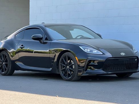 Used 2024 Toyota GR86 Premium image 10