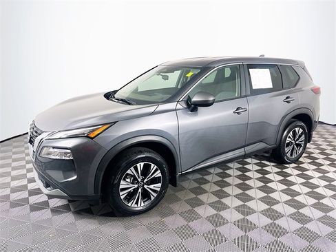 Used 2023 Nissan Rogue SV image 4