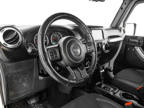 Used 2015 Jeep Wrangler Unlimited Sahara w/ Connectivity Group image 7