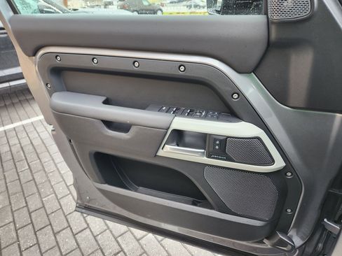 Used 2024 Land Rover Defender 110 S image 24