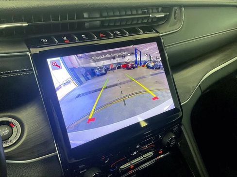 Used 2021 Jeep Grand Cherokee L Limited AWD/4WD image 26