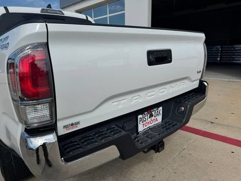 Used 2023 Toyota Tacoma TRD Off-Road RWD image 9