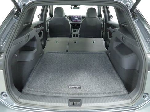 New 2026 Volkswagen Tiguan SE R-Line FWD image 39