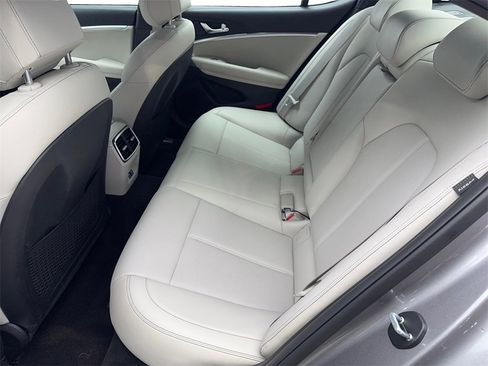 Used 2025 Genesis G70 2.5T image 33