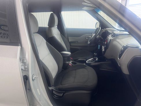 Used 2014 Kia Soul FWD image 10