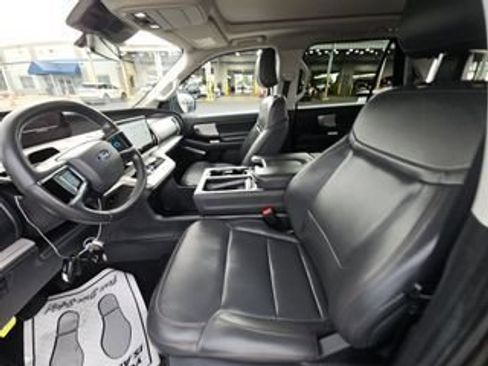 Used 2025 Ford Expedition Active AWD/4WD image 8