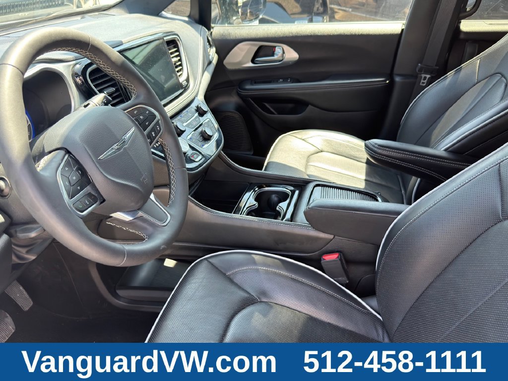 Used 2026 Chrysler Pacifica Limited FWD image 9