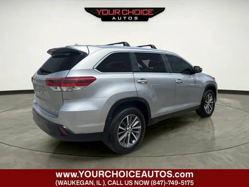 Used 2019 Toyota Highlander XLE AWD/4WD image 5