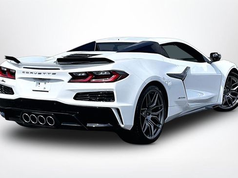 Used 2025 Chevrolet Corvette Z06 w/ Chrome Exterior Badge Package RWD image 6
