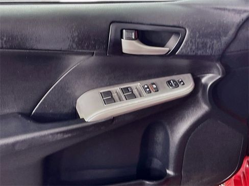 Used 2014 Toyota Camry SE image 18