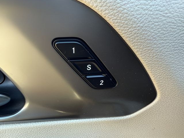 Used 2024 Chrysler Pacifica Touring-L FWD image 23