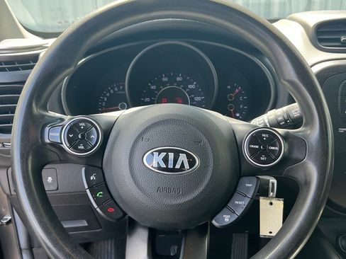 Used 2016 Kia Soul + FWD image 19