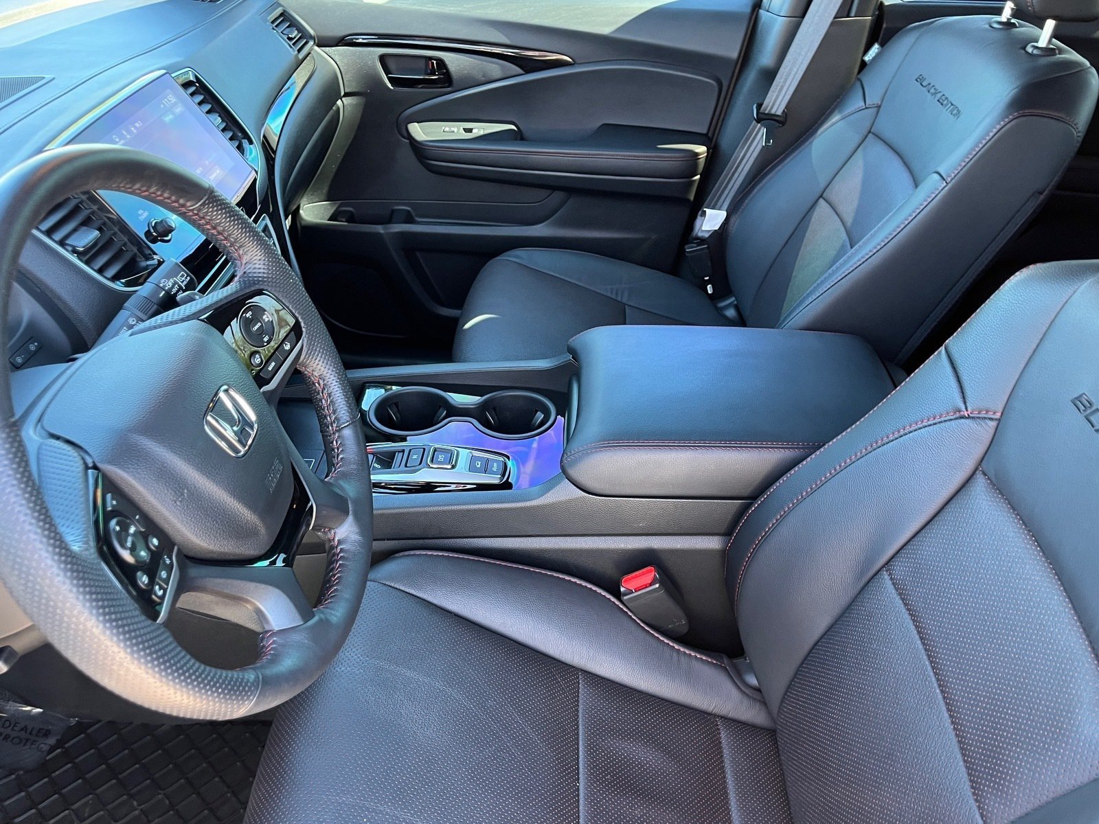 Used 2025 Honda Passport Black Edition image 17