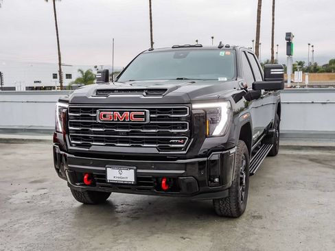Used 2025 GMC Sierra 2500 AT4 w/ Technology Package AWD/4WD image 4