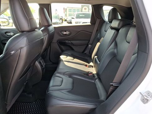 Used 2020 Jeep Cherokee Latitude Plus w/ Cold Weather Group image 10