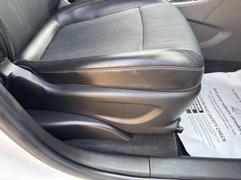 Used 2019 Chevrolet Trax LT w/ LT Convenience Package AWD/4WD image 34