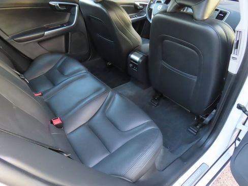 Used 2017 Volvo S60 T5 Inscription Platinum w/ Climate Package image 20