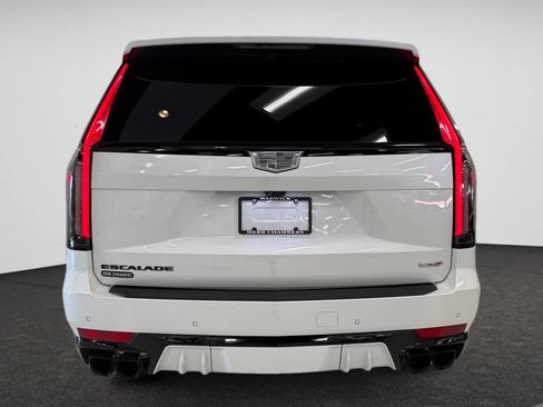 Used 2023 Cadillac Escalade V w/ LPO, ONYX Package image 6