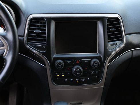 Used 2017 Jeep Grand Cherokee Limited w/ Luxury Group II AWD/4WD image 17