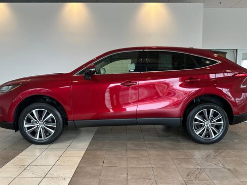 Certified 2022 Toyota Venza LE image 7