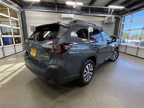 Used 2023 Subaru Outback Premium AWD/4WD image 5